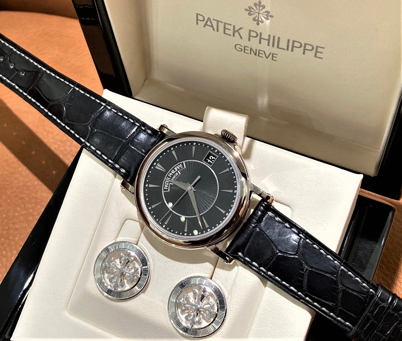 PATEK PHILIPPE 時計ケース ダークブラウン パテックフィリップ ノベルティ(非売品)レザー時計ケース1