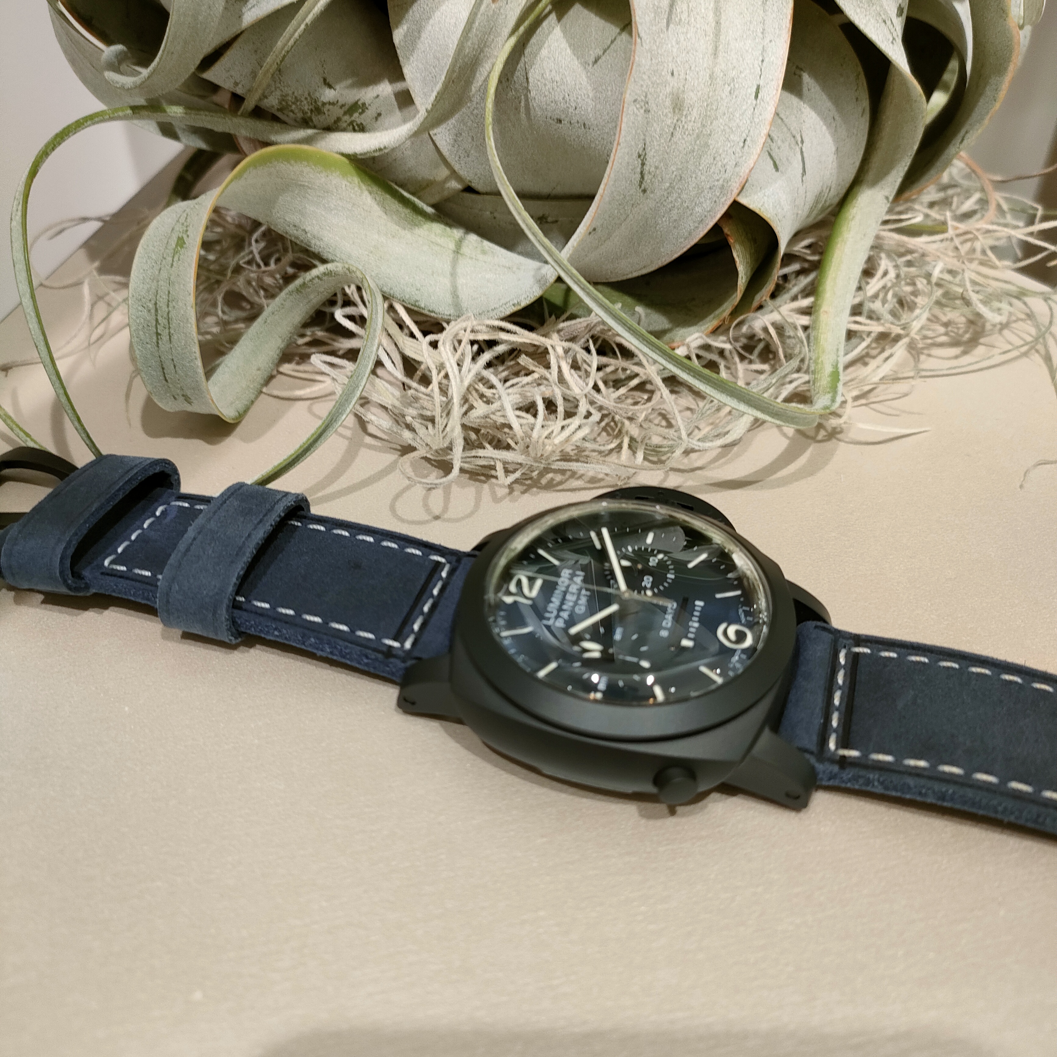 唯一無二のデザインと複雑機構が融合した【パネライ ルミノールクロノ