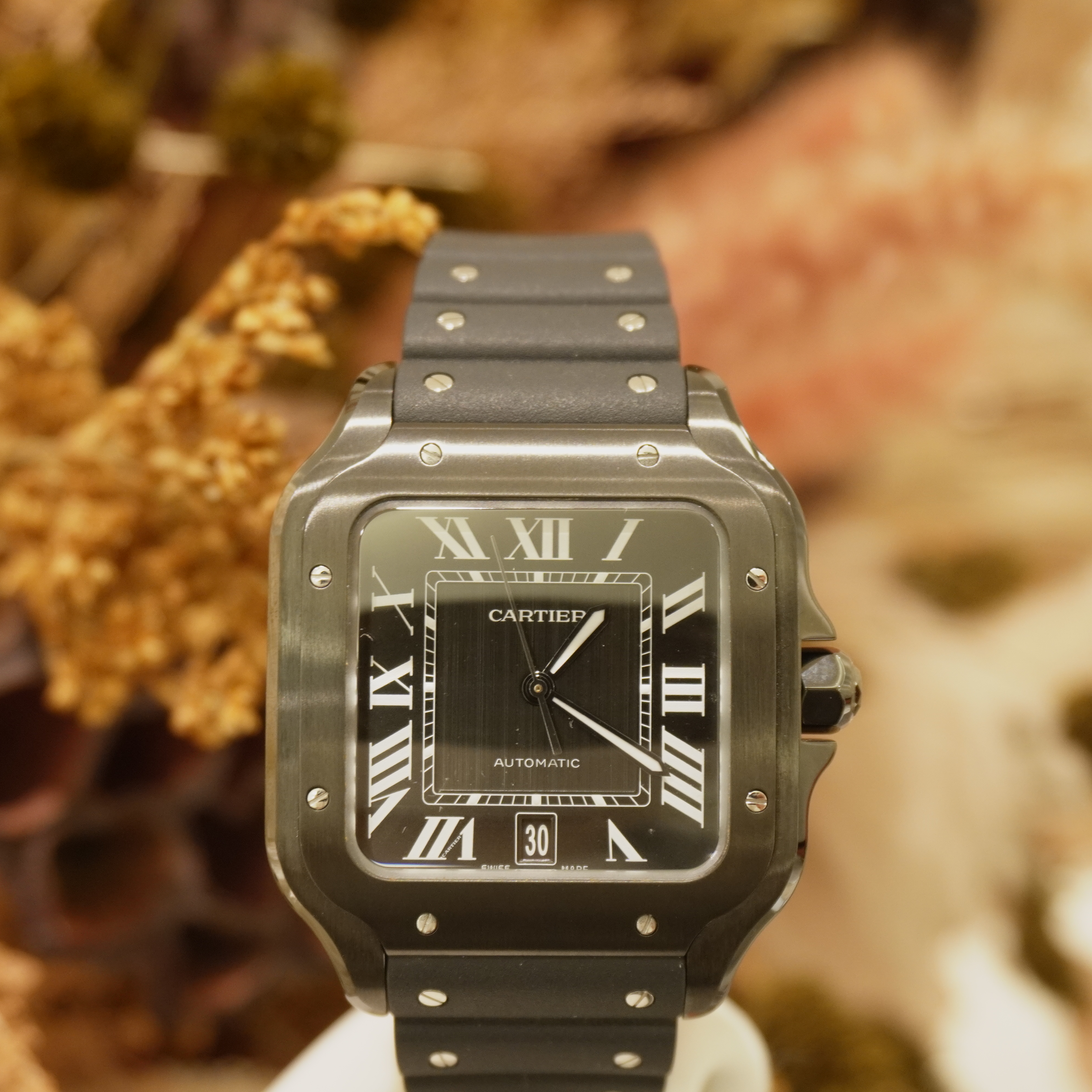 旅先で気分を変えたい方へおすすめする、カルティエの腕時計 | 時計