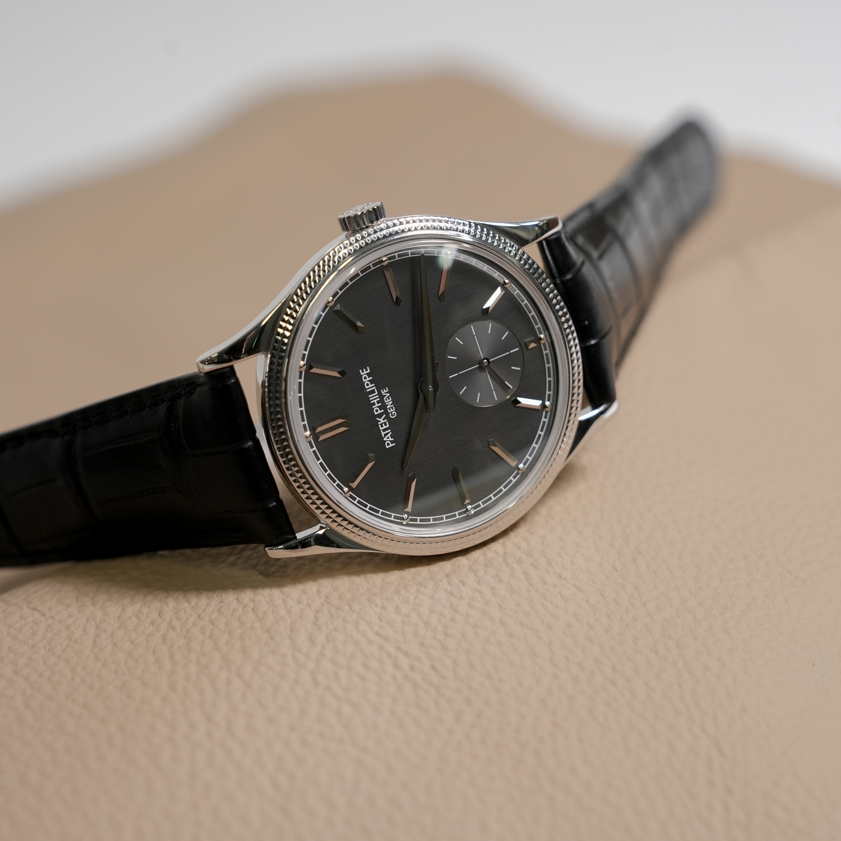 PATEK PHILIPPE】春に映える高級時計「カラトラバ」注目モデル3