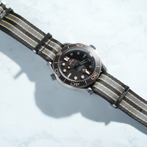 OMEGA オメガ シーマスター ダイバー300M マスタークロノメーター 007エディション 210.92.42.20.01.001
