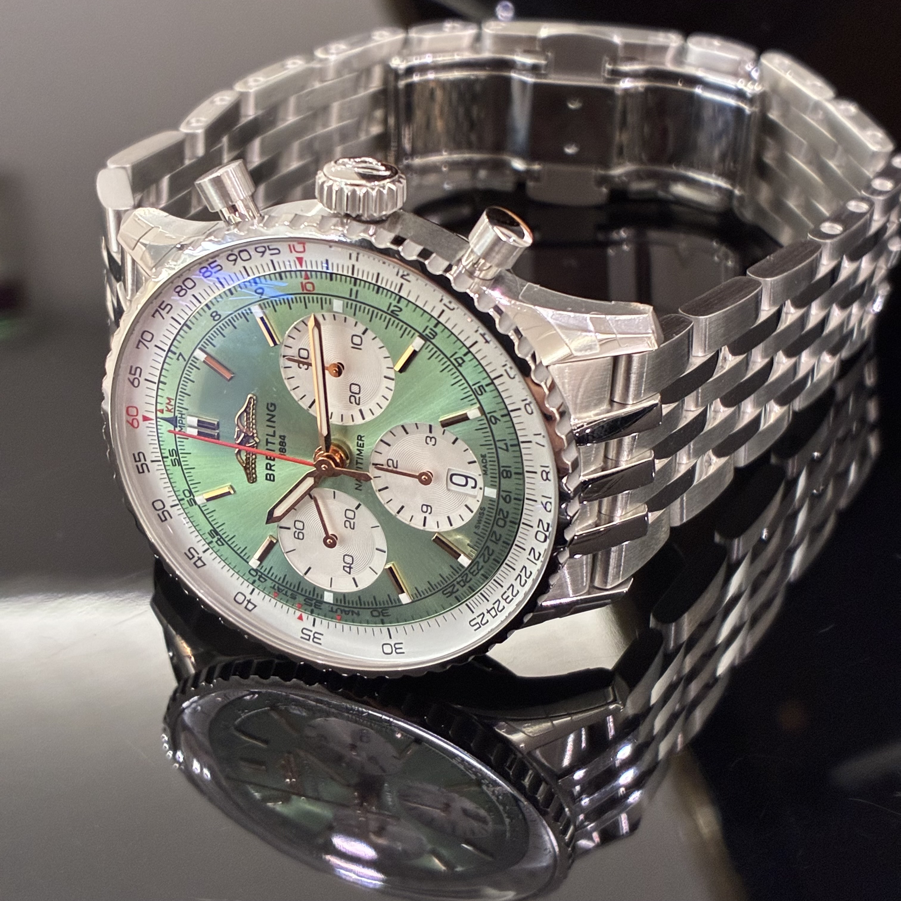 この夏着けたい】爽やかさと上品さを両立するミントグリーンの一本