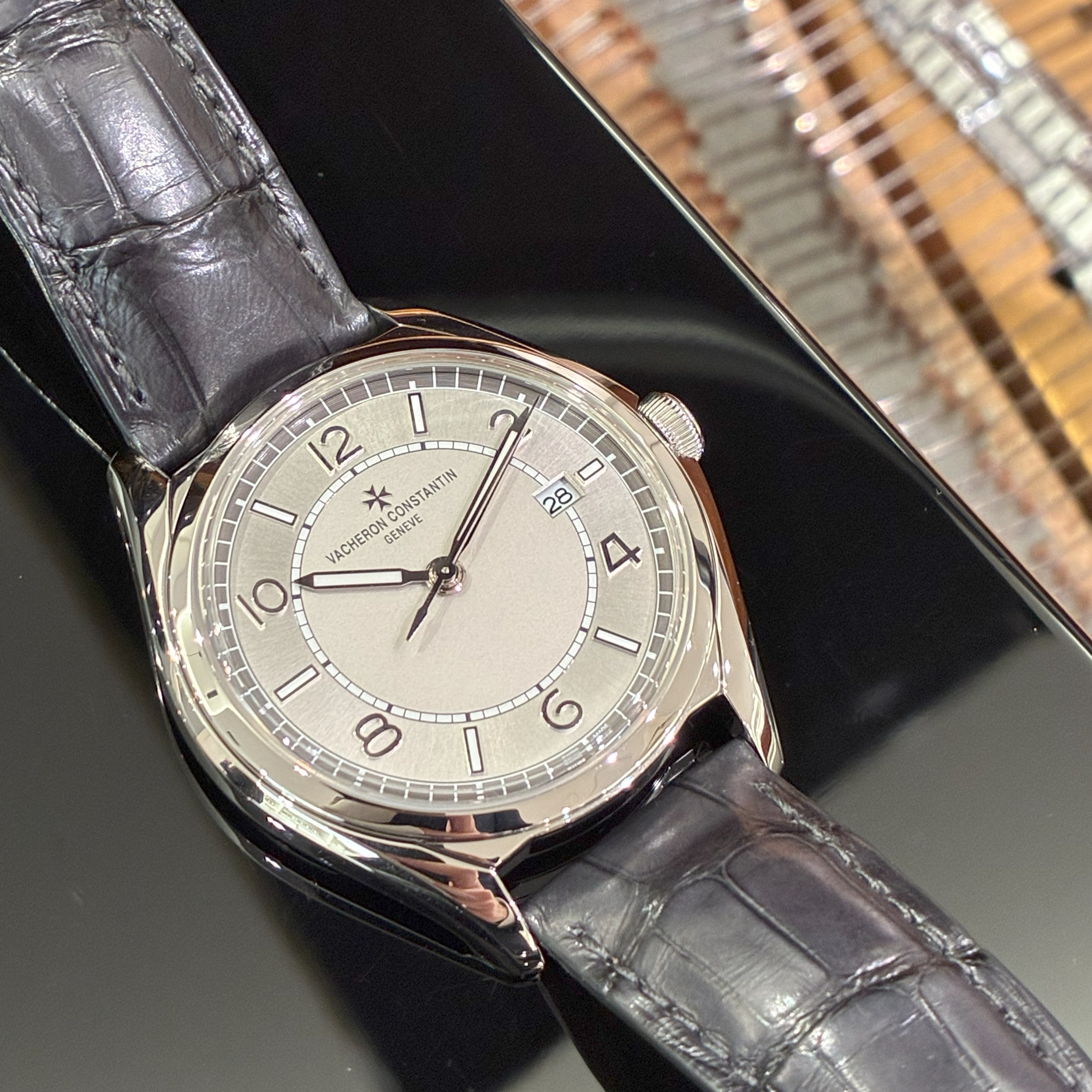 秋の腕元を格上げ｜ヴァシュロン・コンスタンタン フィフティー