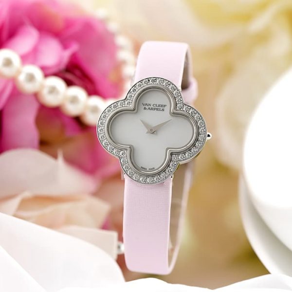 Van Cleef & Arpels ヴァン クリーフ&アーペル アルハンブラ ウォッチ スモールモデル ウォッチ ホワイトゴールド MOP ダイヤモンド VCARM95800
