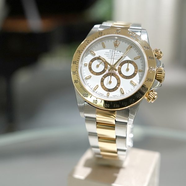 ドライブに似合う腕時計はこれだ！車好きが選ぶ高級時計3本を徹底紹介