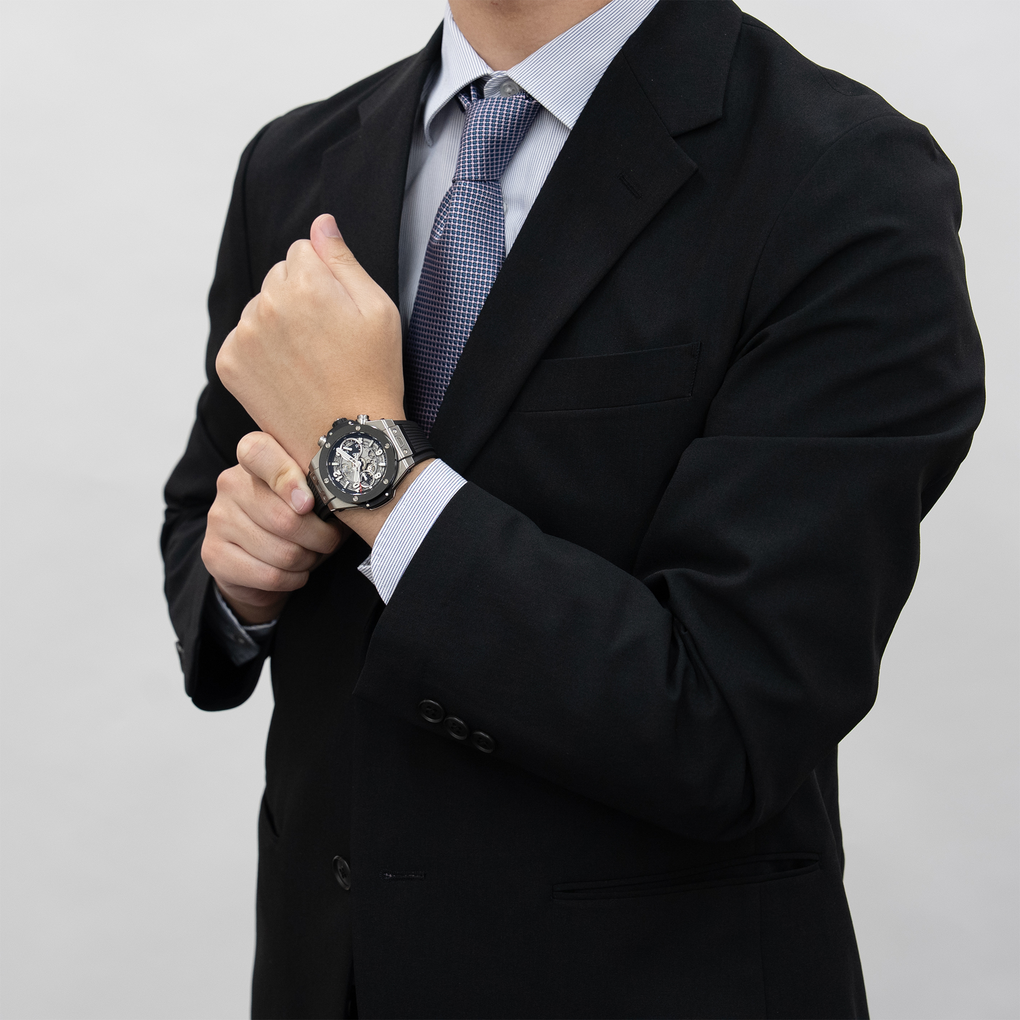スーツにビッグ・バン。攻めのエレガンスが似合う大人へ | 時計専門店 スーツにビッグ・バン。攻めのエレガンスが似合う大人へ | 時計専門店