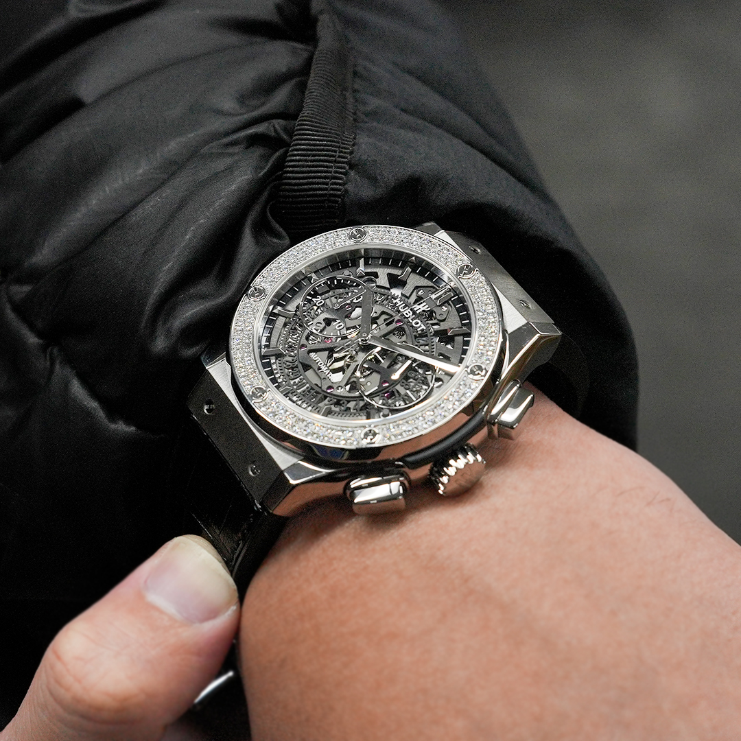 冬の装いを格上げする、HUBLOTのラグジュアリーな存在感 | 時計専門店