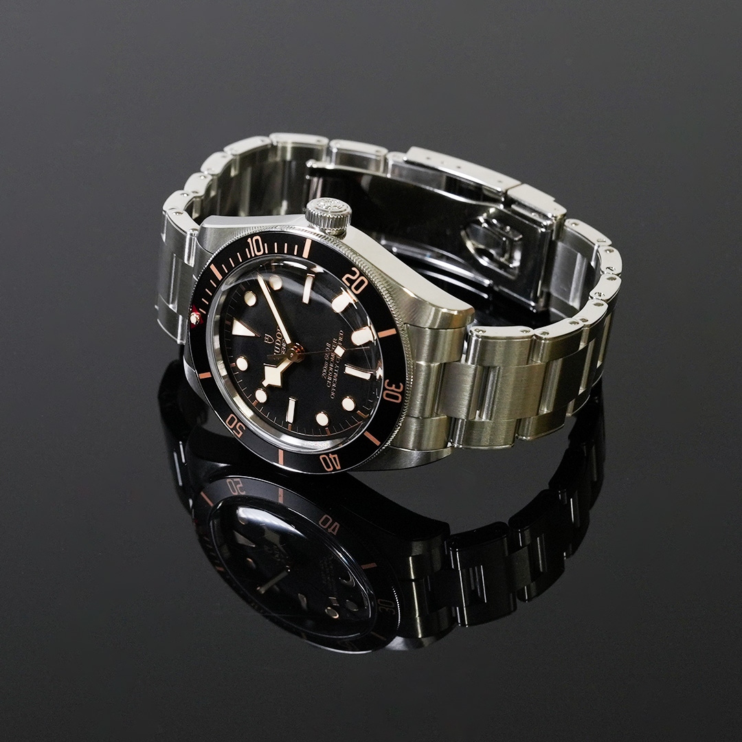 現代によみがえる1958年の伝説。チューダー ブラックベイ 58 M79030N