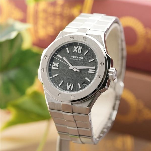 【CHOPARD】アルパイン イーグル｜「パイングリーン」が描く、アルプスの静寂と力強さ