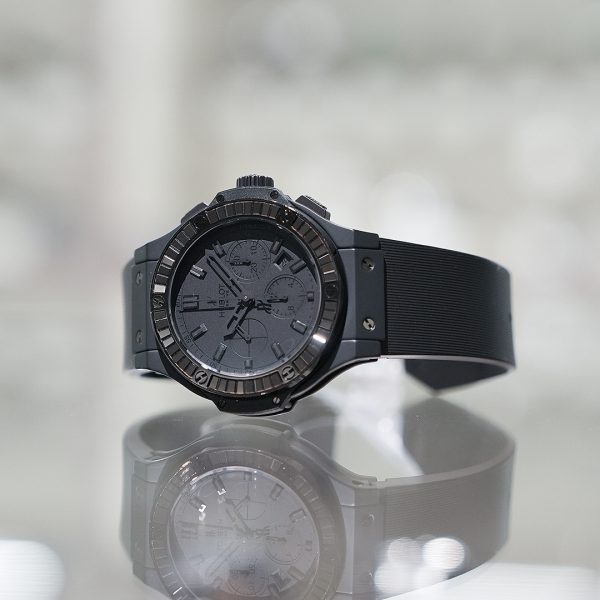 モノトーン派の終着点｜HUBLOT オールブラックの圧倒的独創性
