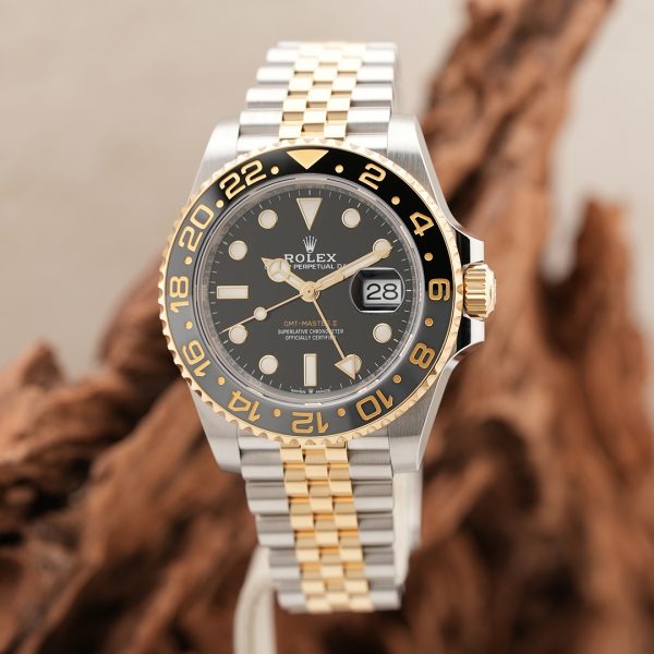 世界を旅する腕時計 ― ロレックス GMTマスターⅡが刻む多彩な時間