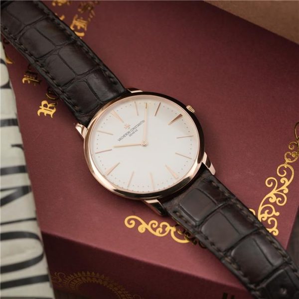 【VACHERON CONSTANTIN】パトリモニー ｜春の陽光が描き出す黄金の曲線