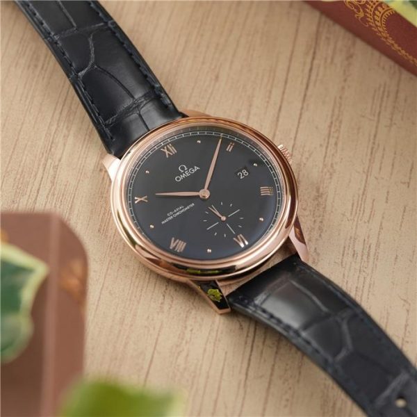 【OMEGA】デ・ヴィル プレステージ｜セドナゴールドとダークブルーが描く、静謐な洗練