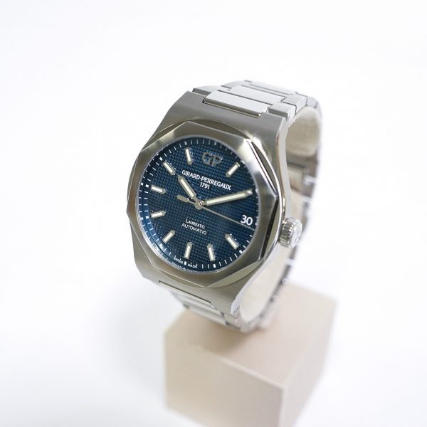 GIRARD PERREGAUX ジラール・ペルゴ ロレアート 42mm 81010-11-431-11A
