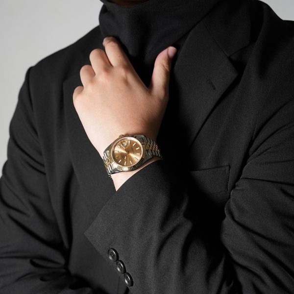 「黒」に映える、黄金の正解。大人の男性が今こそROLEX デイトジャスト 126333を選ぶべき3つの理由