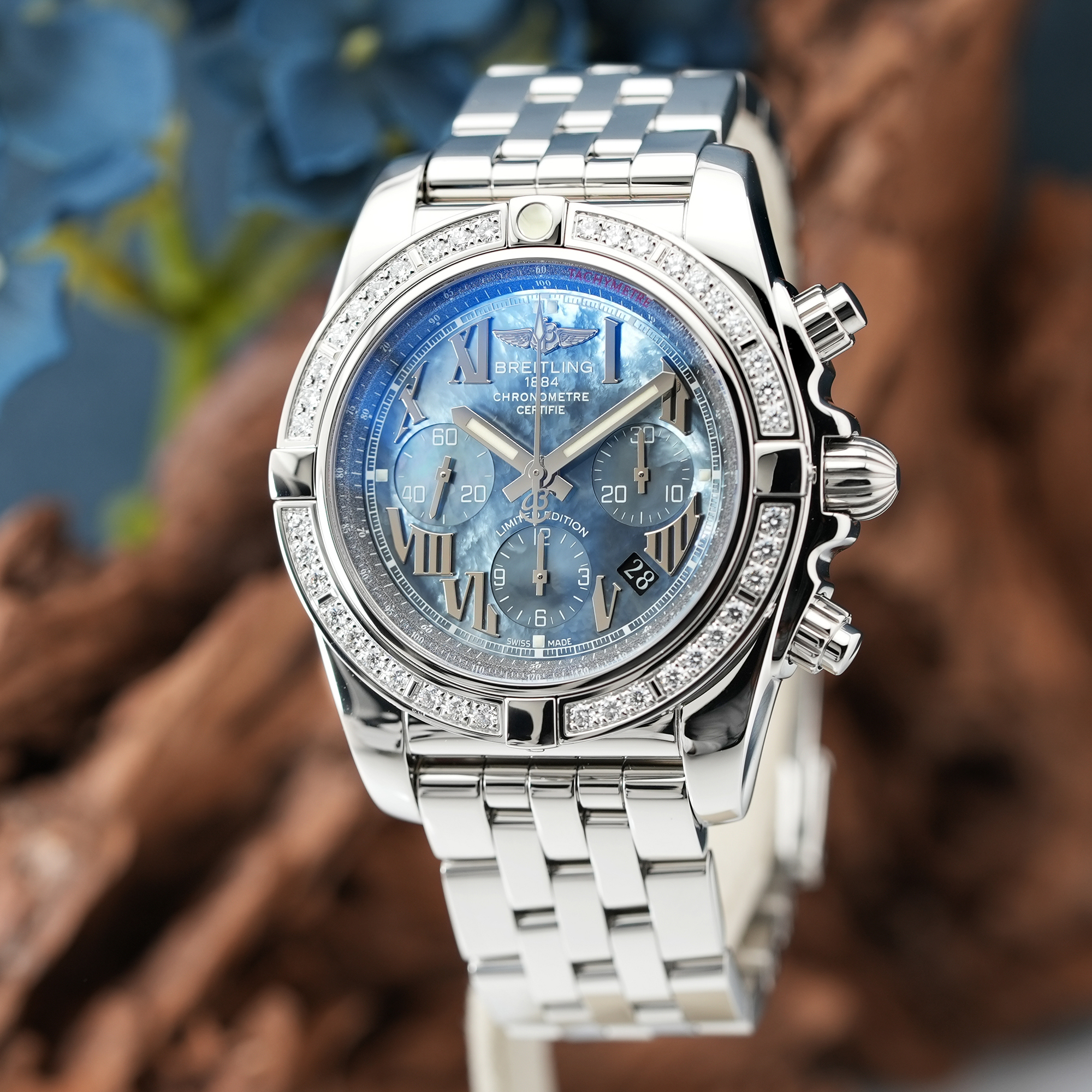 BREITLING グレー ジップアップジャケット　Mサイズ 日本限定400本】ブルーマザーオブパール文字盤とダイヤが彩る特別な