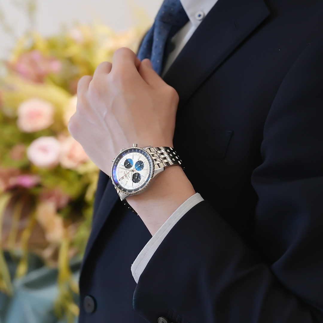 【クールビズを格上げ】夏のポロシャツスタイルに映える万能クロノグラフ3選｜BREITLING・IWC・OMEGA