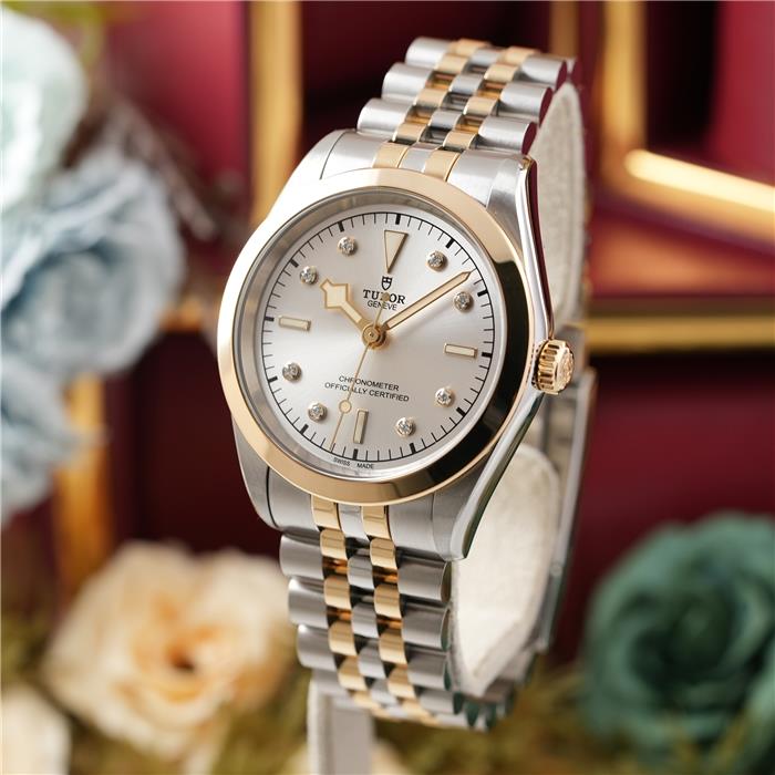 【TUDOR】イエローゴールドが映える、大人のためのブラックベイ ワン 41